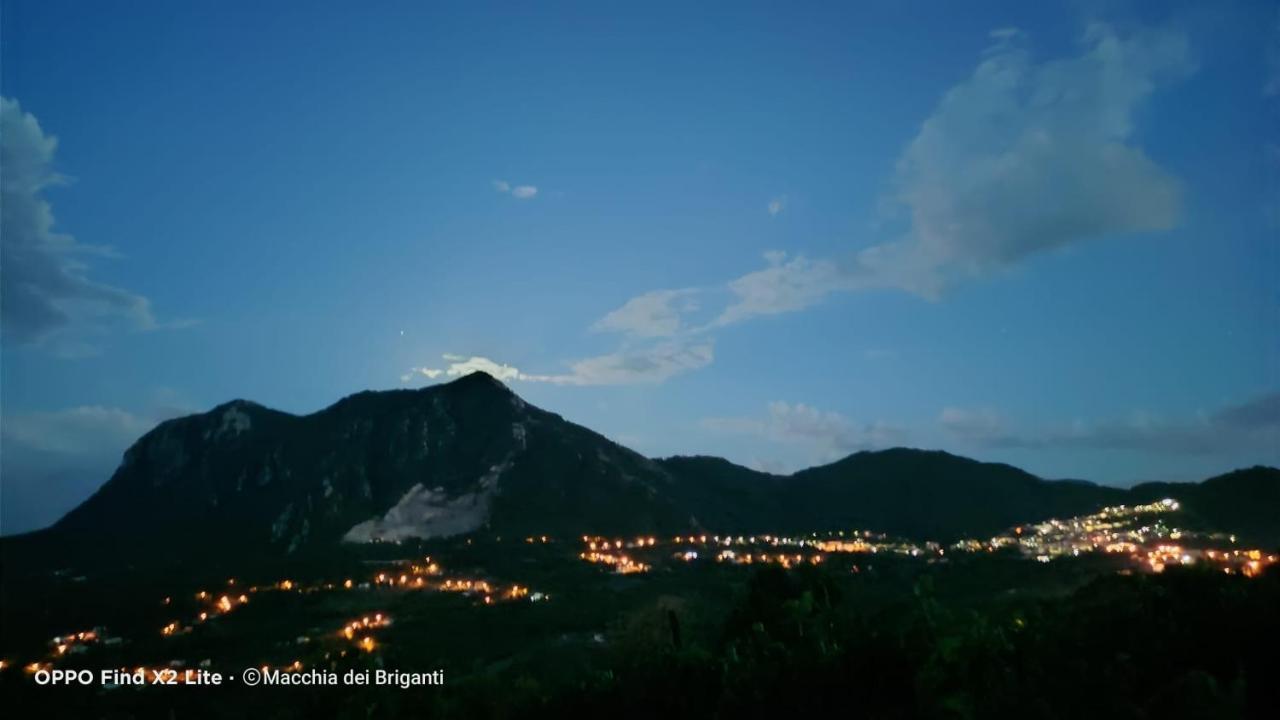 Agriturismo Macchia Dei Briganti - B&B Montefalcione 外观 照片